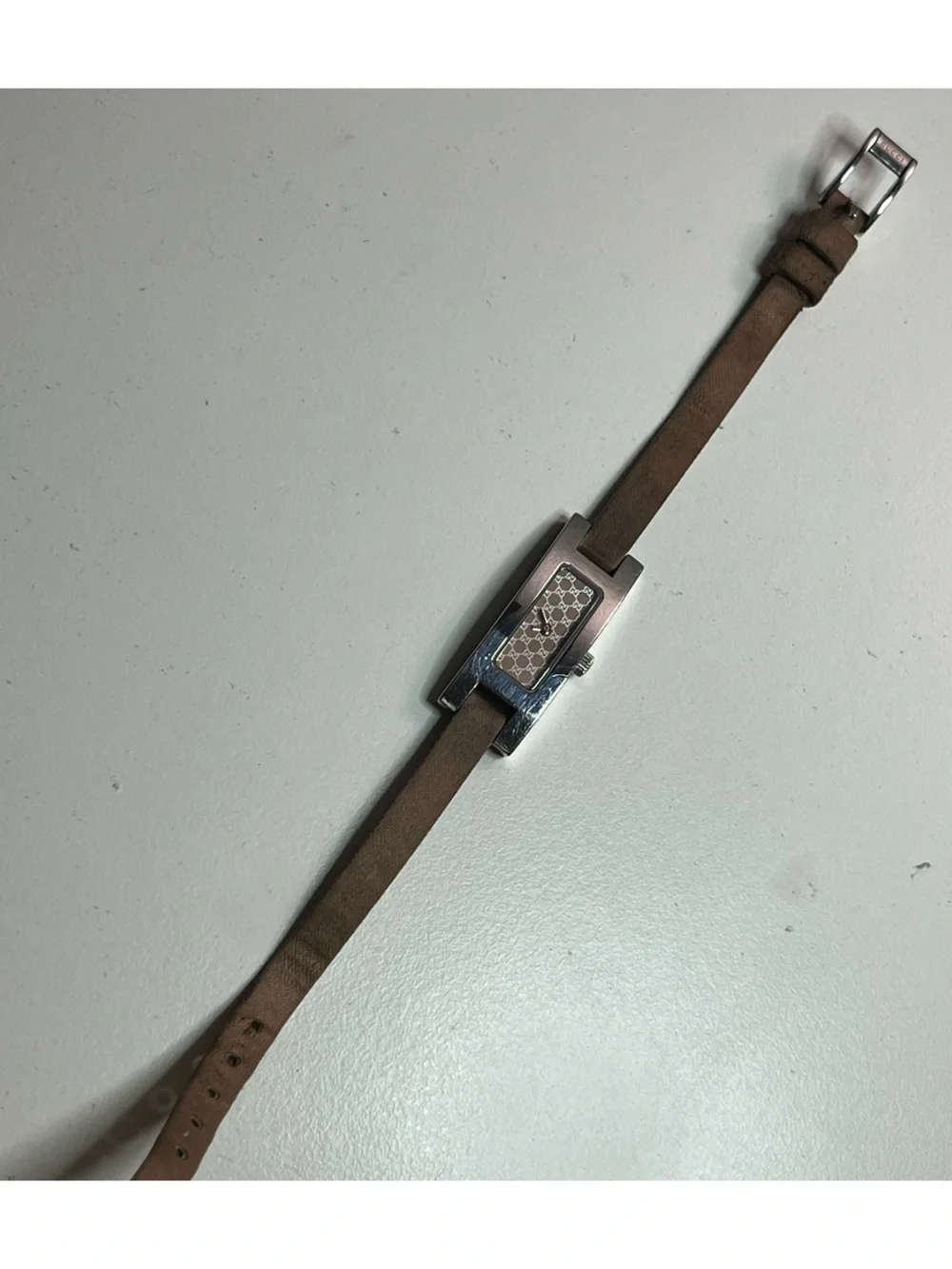 Authentic GUCCI 3900L Stainless Steel ladies pink sateen watch.